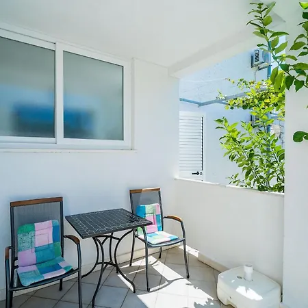 公寓 Marija-double With Kitchen And Terrace-6 *
